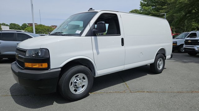 2025 Chevrolet Express Cargo WT