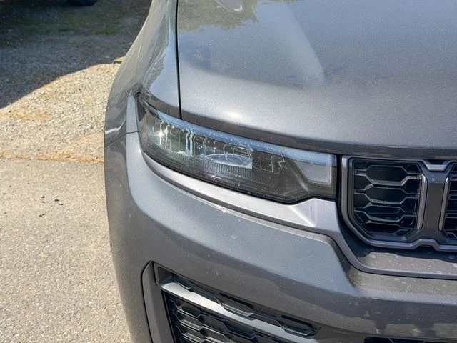 New 2026 Baltic Gray Metallic Clear-Coat Exterior Paint Jeep Altitude image 5