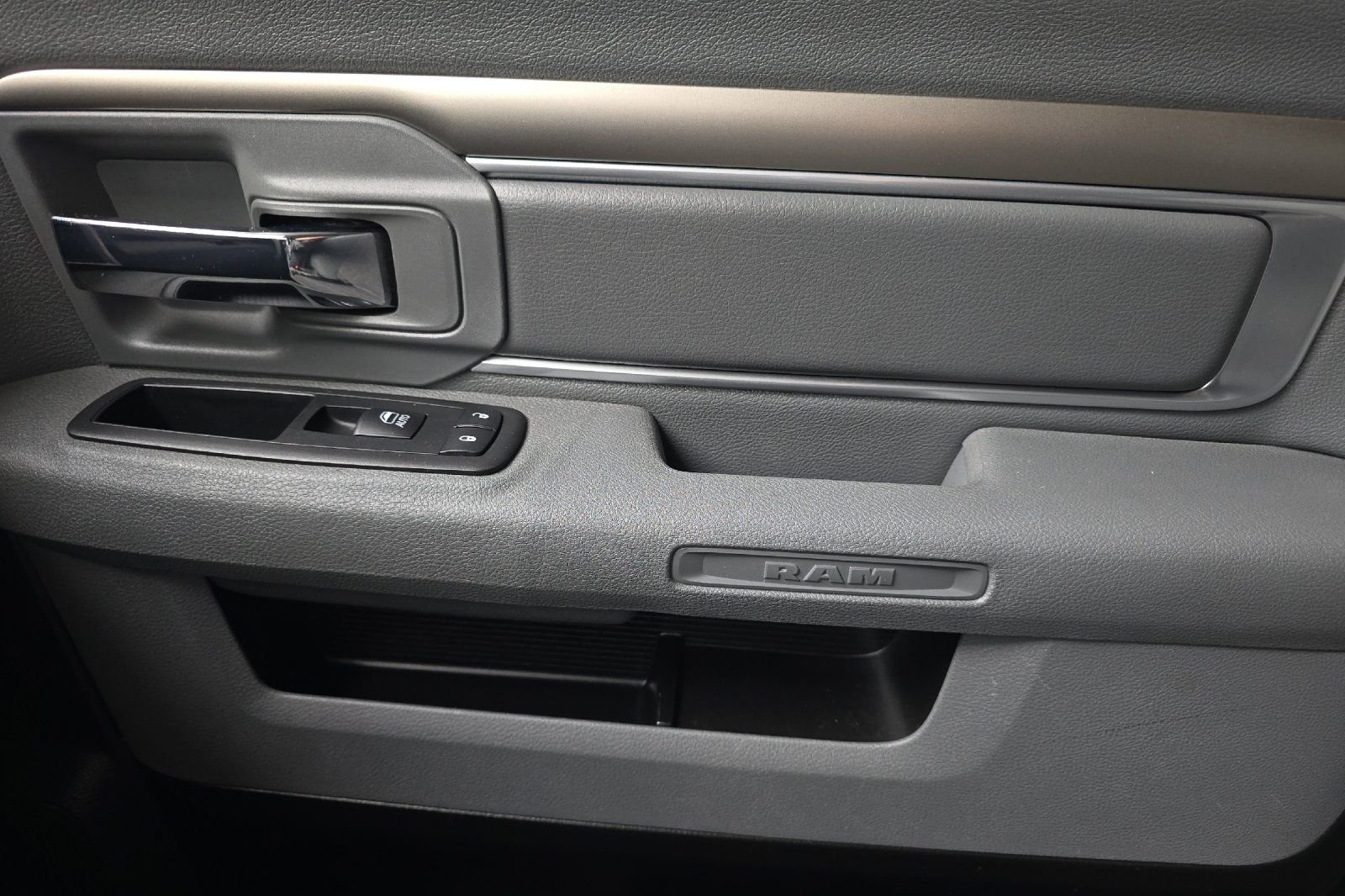 Used 2018 Silver Ram Big Horn image 18