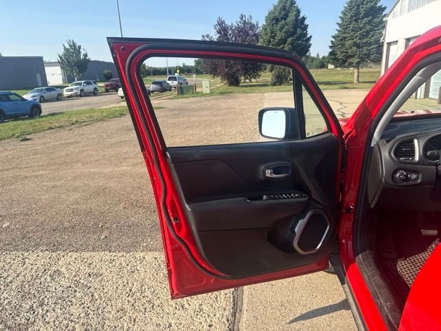 Used 2023 Red Jeep Latitude image 12