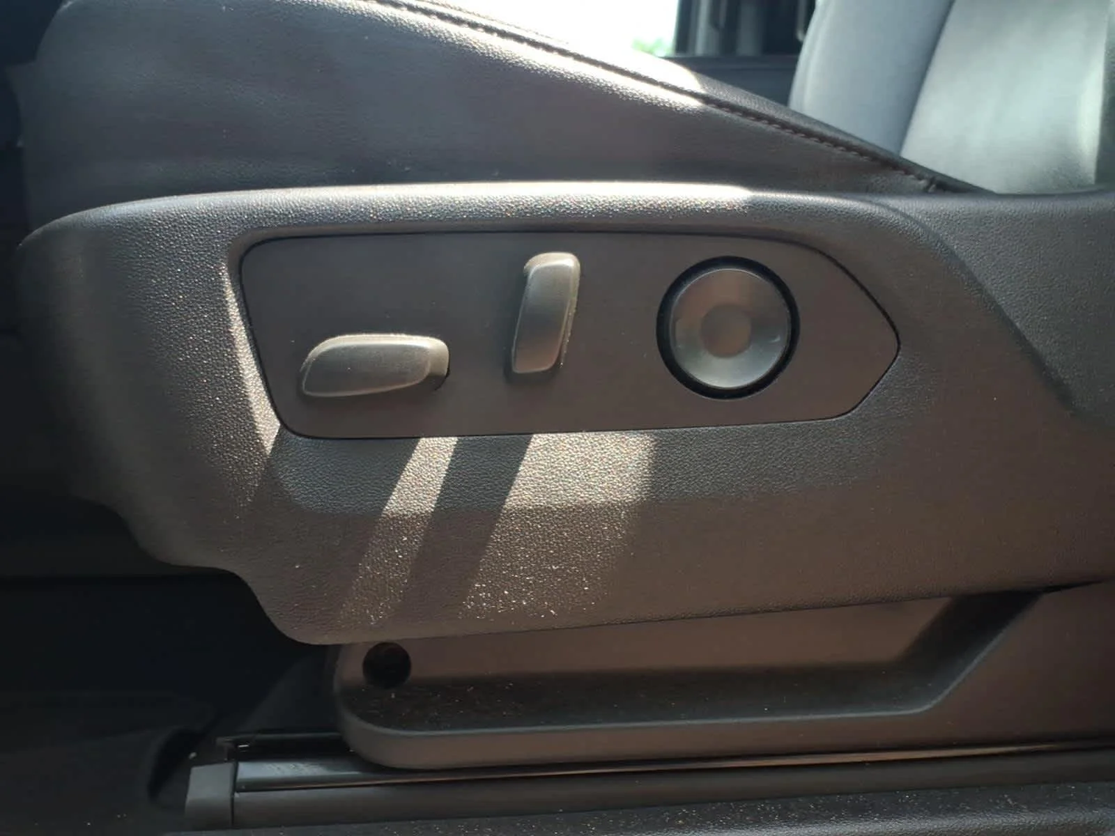 Used 2022 Summit White Chevrolet Z71 image 19