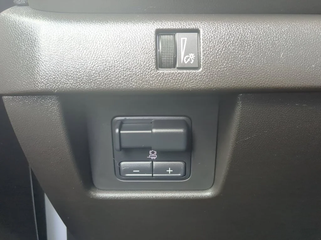 Used 2024 Summit White Chevrolet 4WD Trail Boss image 21