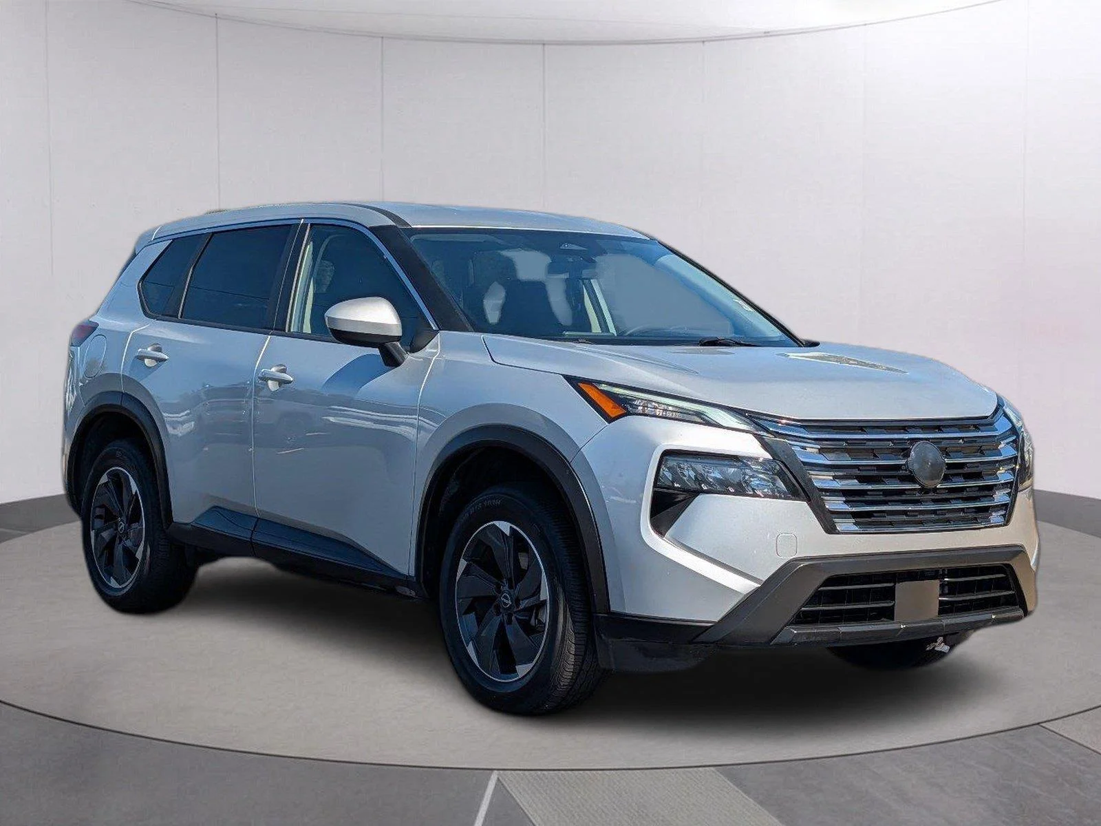 Used 2025 Brilliant Silver Metallic Nissan SV image 7