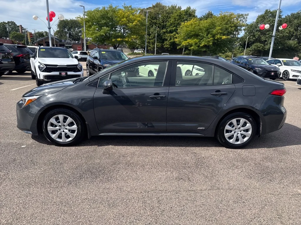 Used 2025  Toyota LE image 4