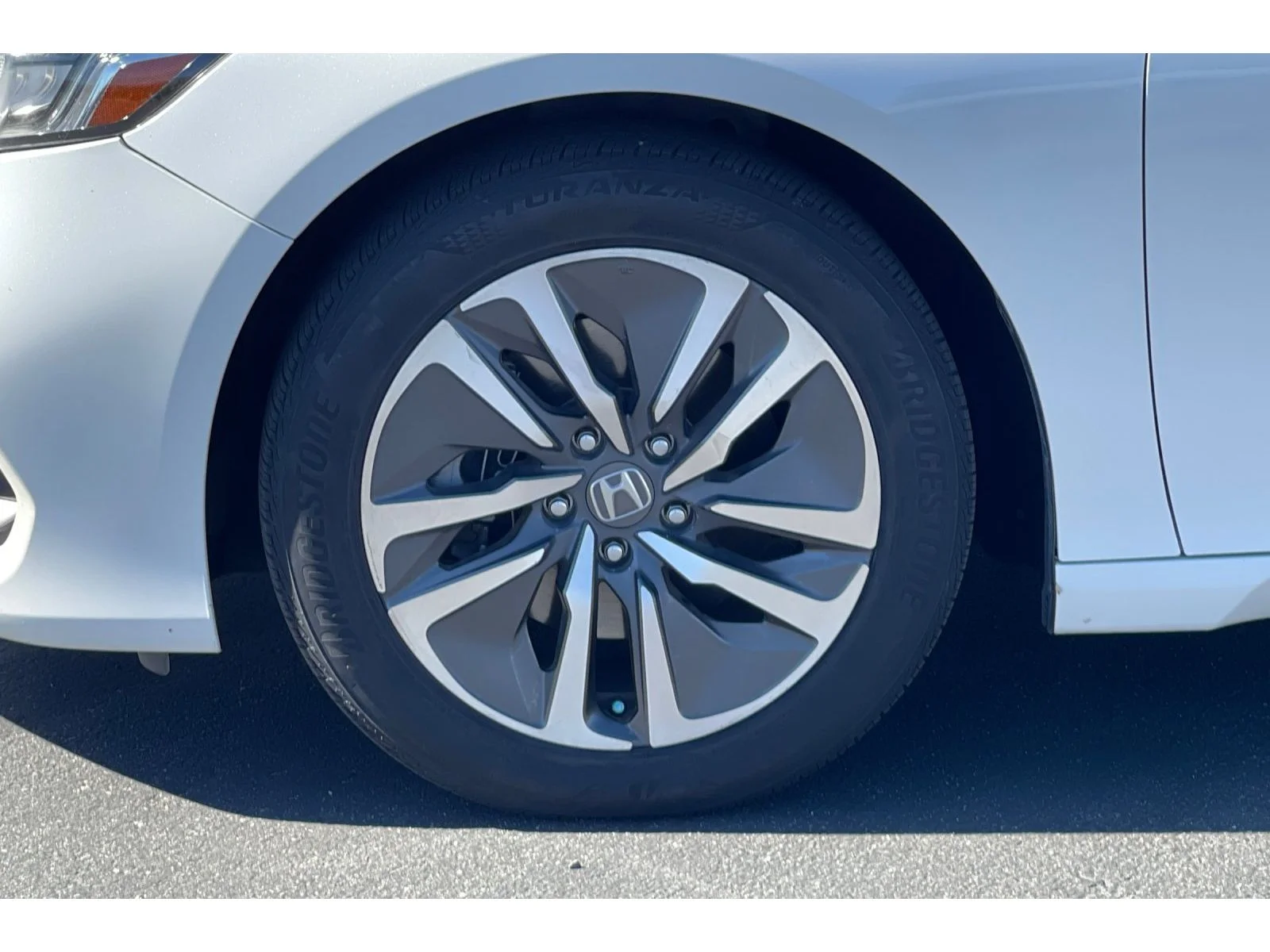 Used 2020 Platinum White Pearl Honda Touring image 10