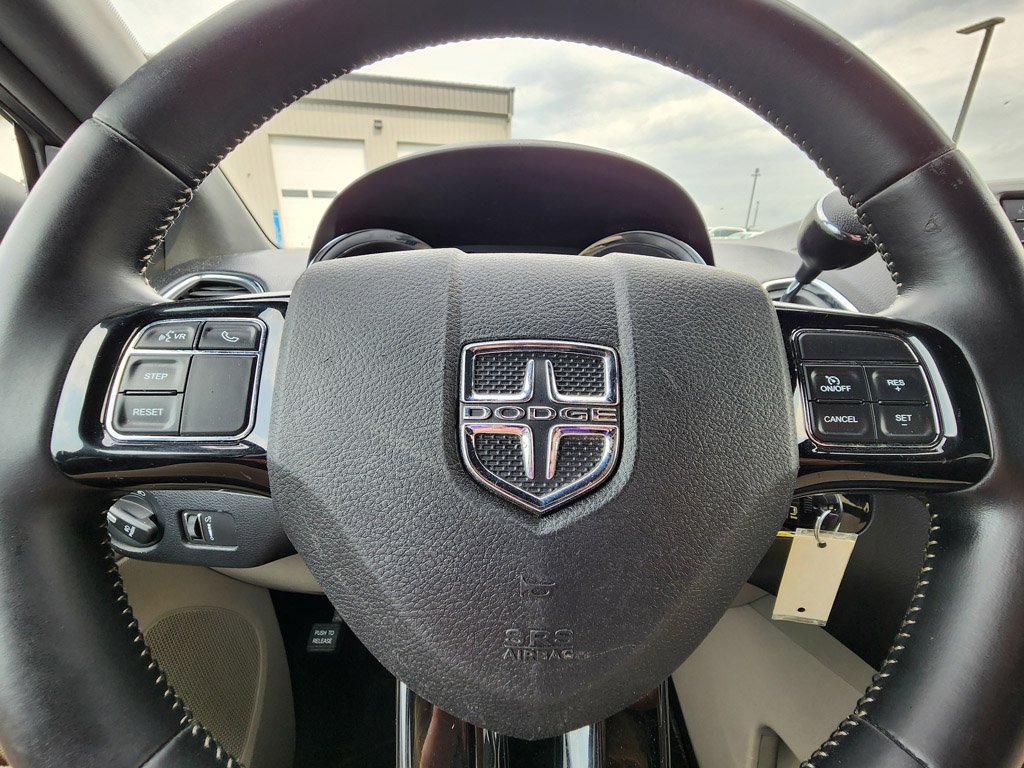 Used 2017 Black Onyx Crystal Pearlcoat Dodge SXT image 15