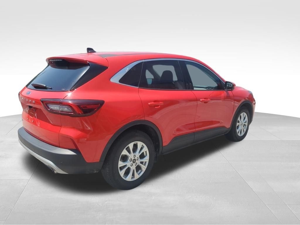 Used 2024 Red Ford Active image 6