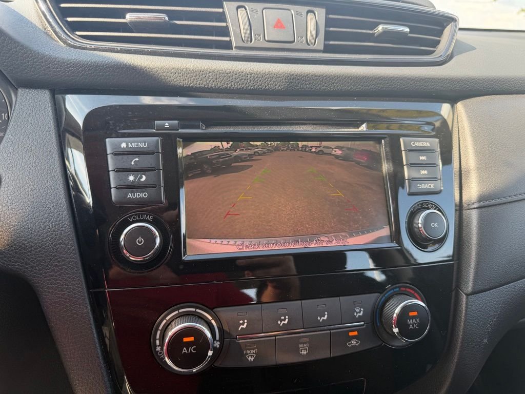 Used 2018 White Nissan S image 20