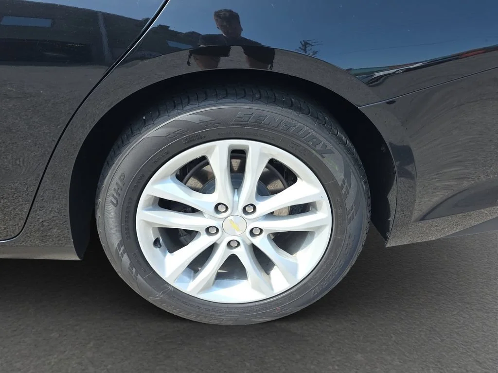 Used 2018 MOSAIC BLACK METALLIC Chevrolet LT image 5