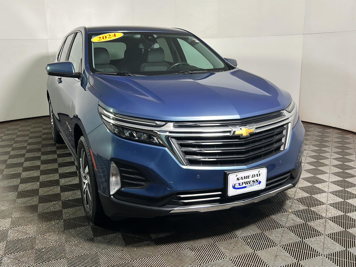 Used 2024 Lakeshore Blue Metallic Chevrolet LT image 4