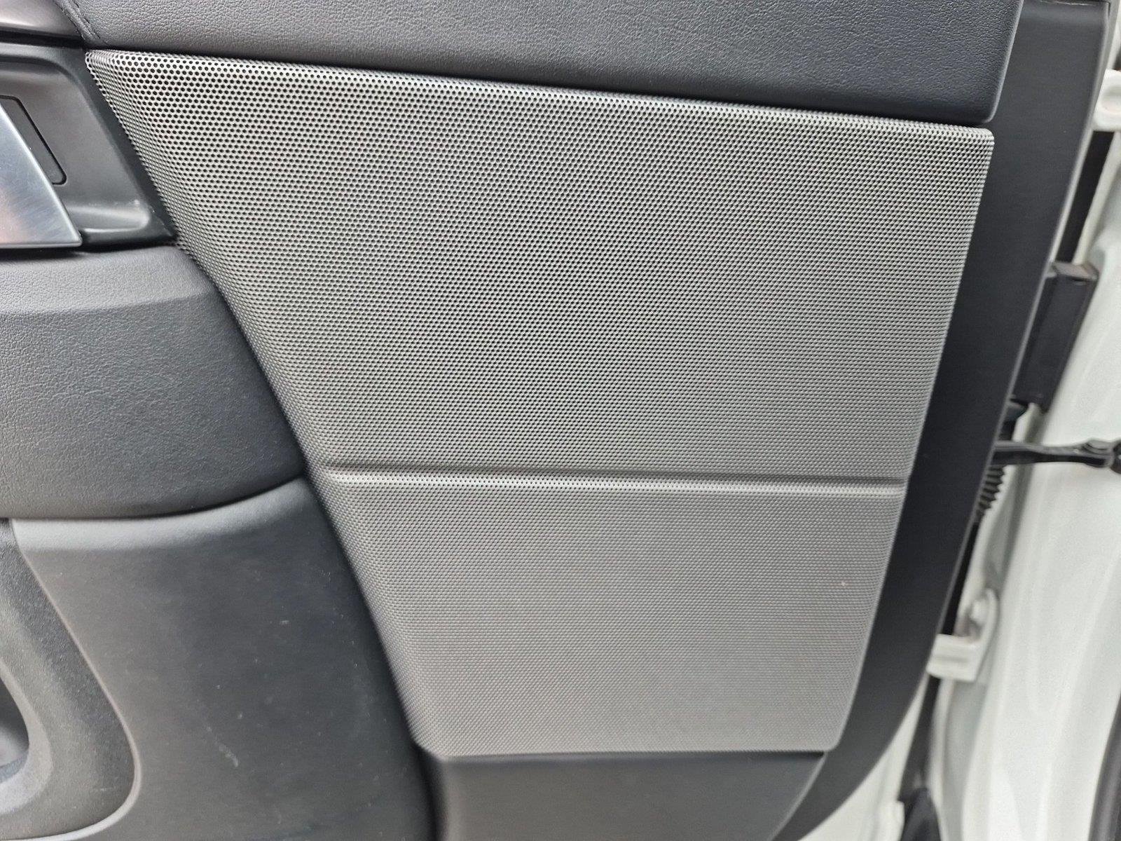 Used 2018 Fuji White Land Rover SE image 16
