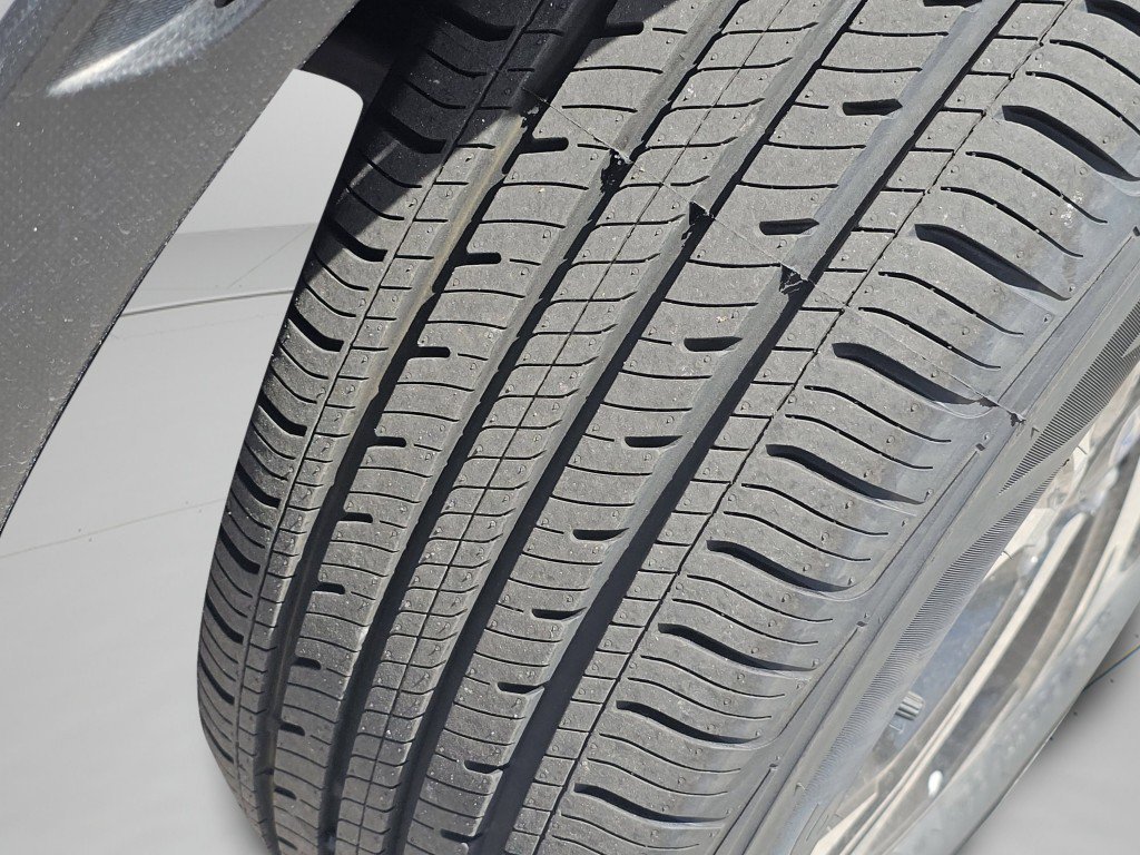 Used 2025 Ice Silver Metallic Subaru Premium image 21