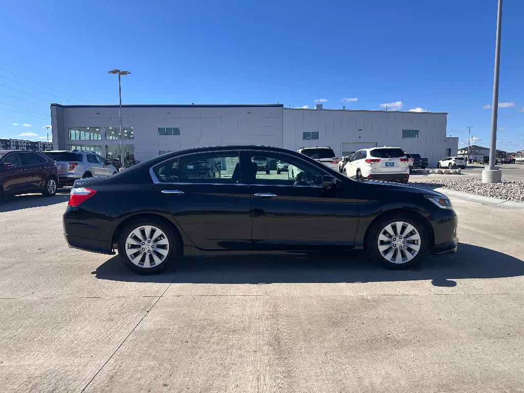 Used 2015  Honda EX image 4