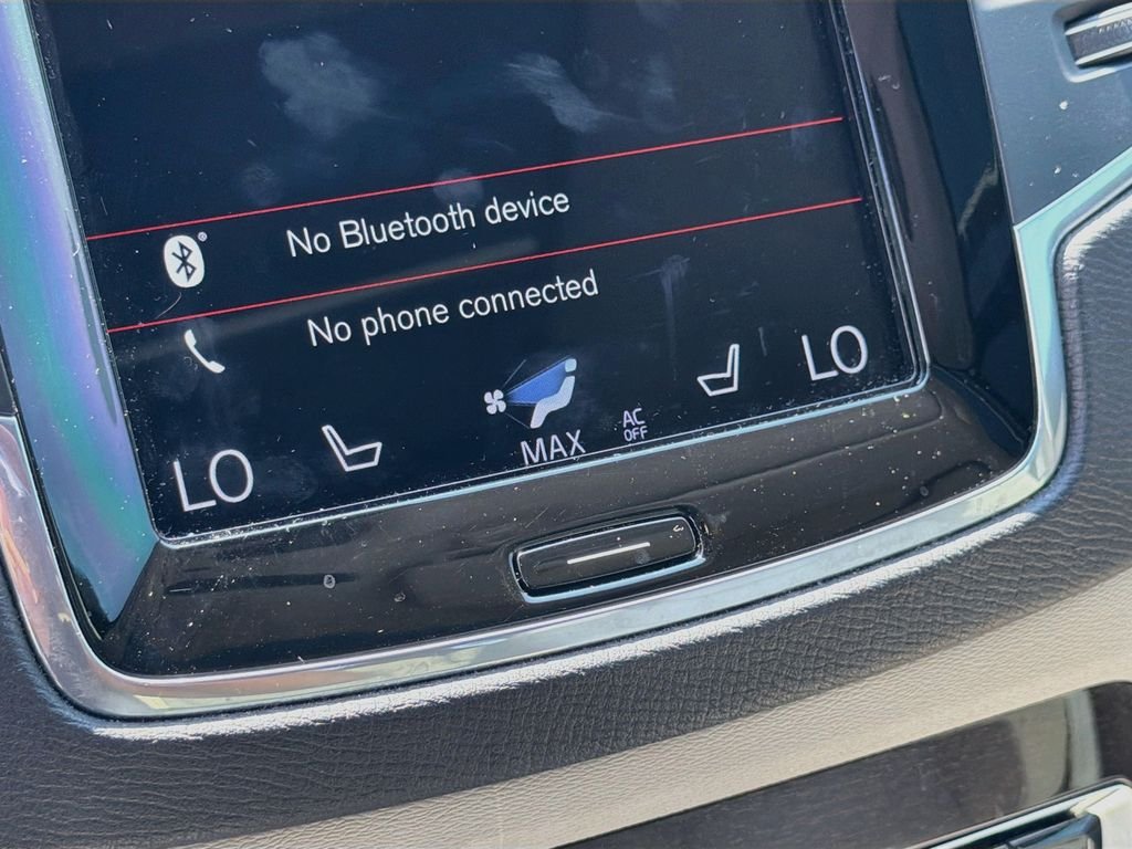 Used 2019 Black Volvo T5 Momentum image 21