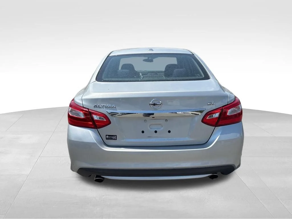 Used 2017 Silver Nissan 2.5 SV image 4