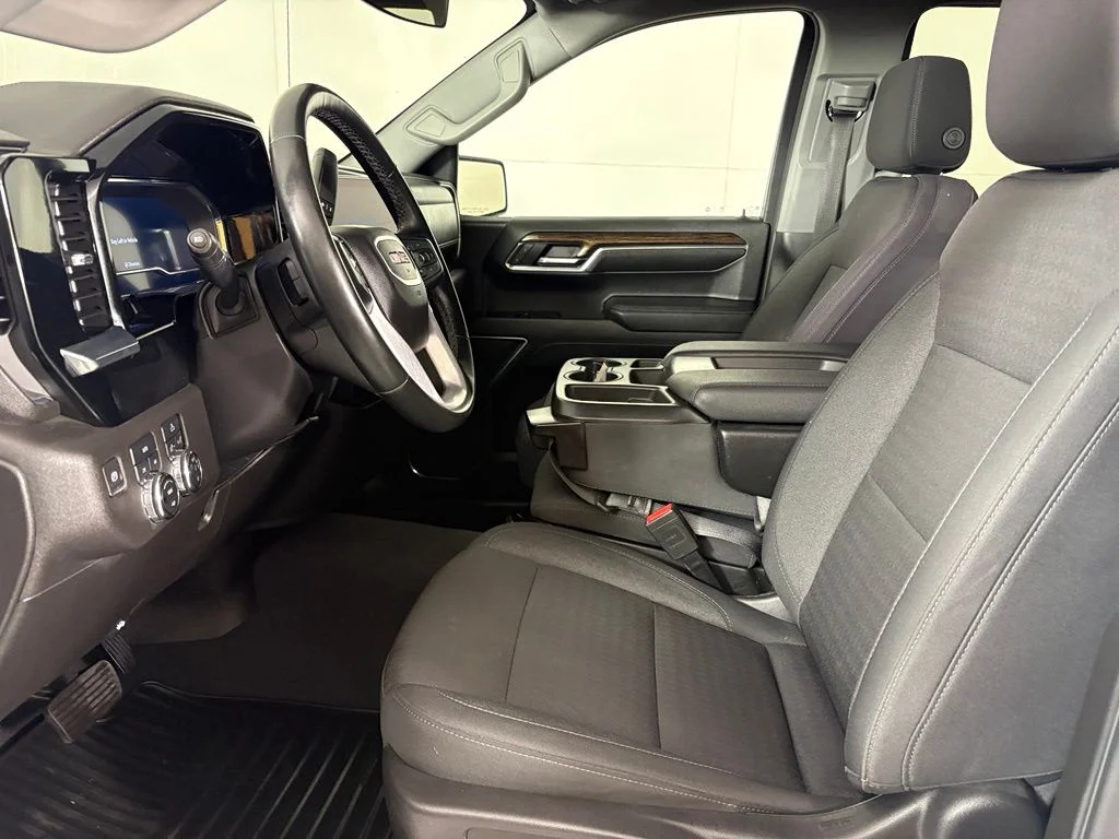 Used 2023 White GMC Elevation image 25