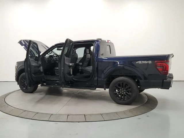 Used 2024  Ford Lariat image 13
