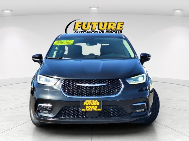 Used 2023 Black Chrysler Touring L image 2