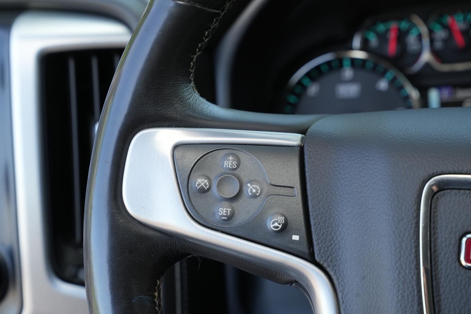 Used 2018 WHITE FROST TRICOAT GMC SLT image 22