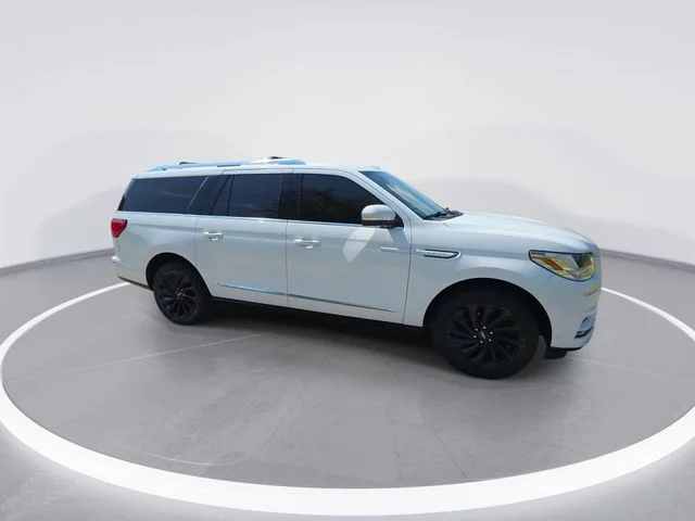 Used 2021 White Lincoln Reserve image 5