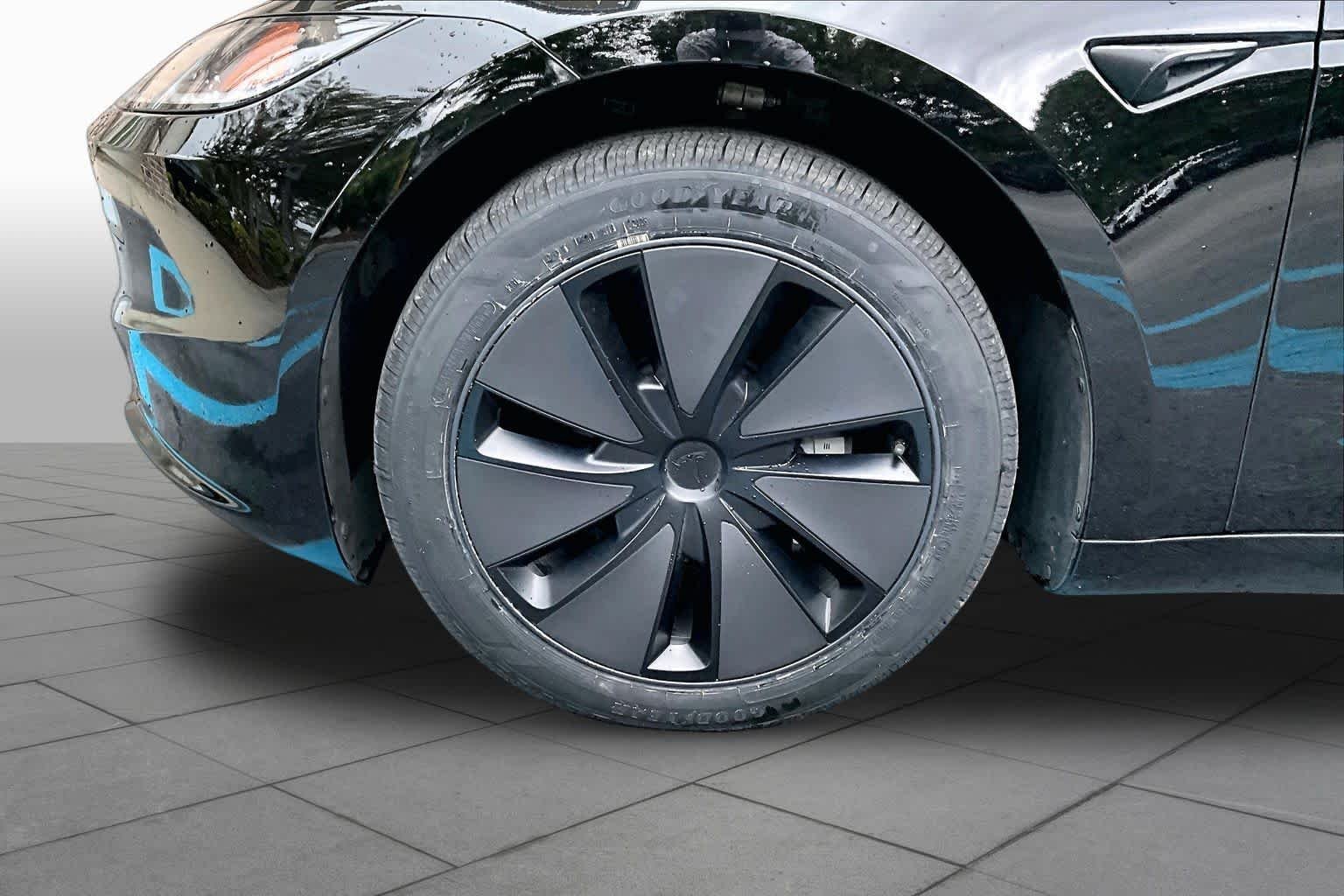 Used 2025  Tesla Long Range image 17