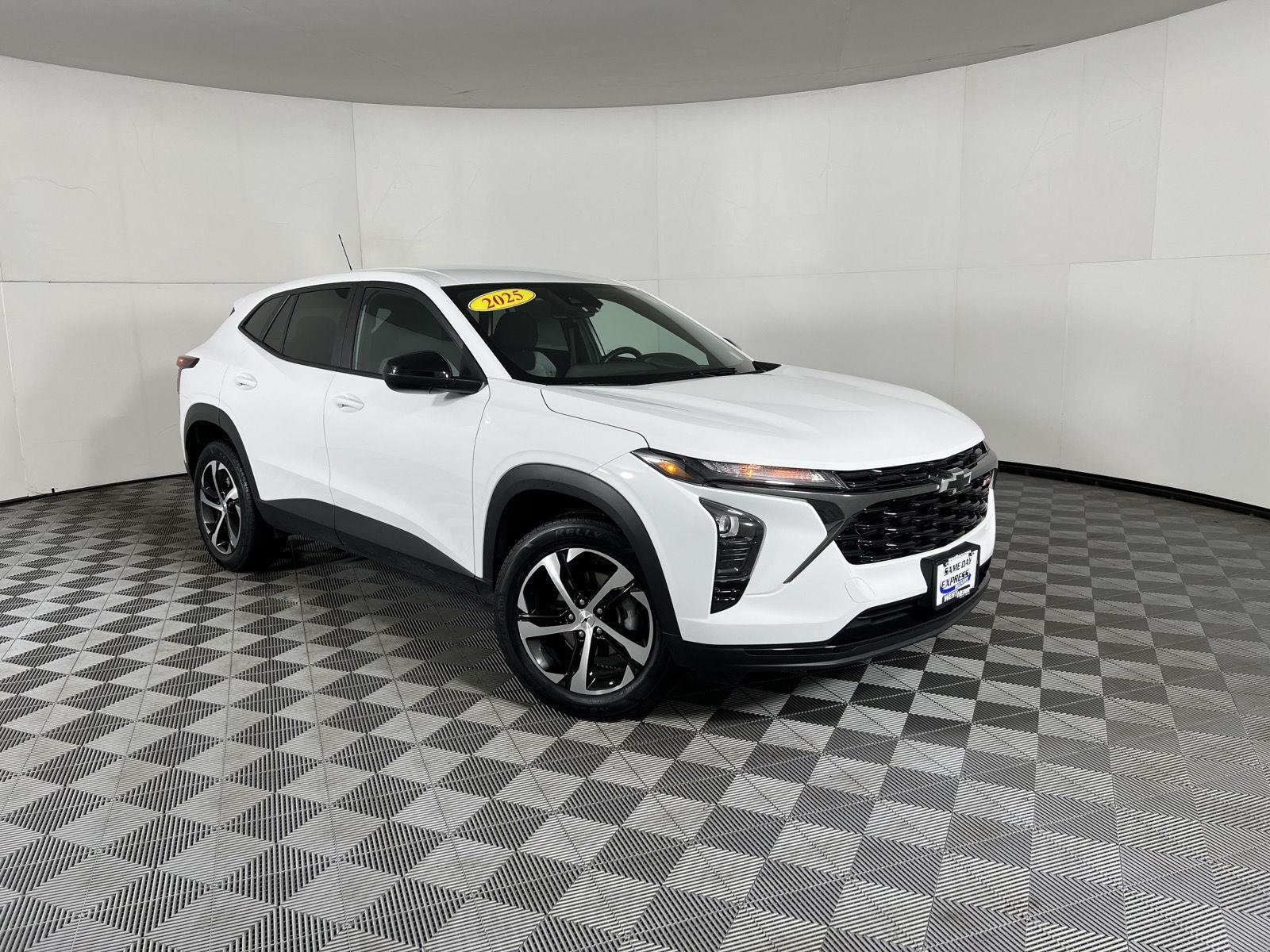 Used 2025 Summit White Chevrolet 1RS image 39
