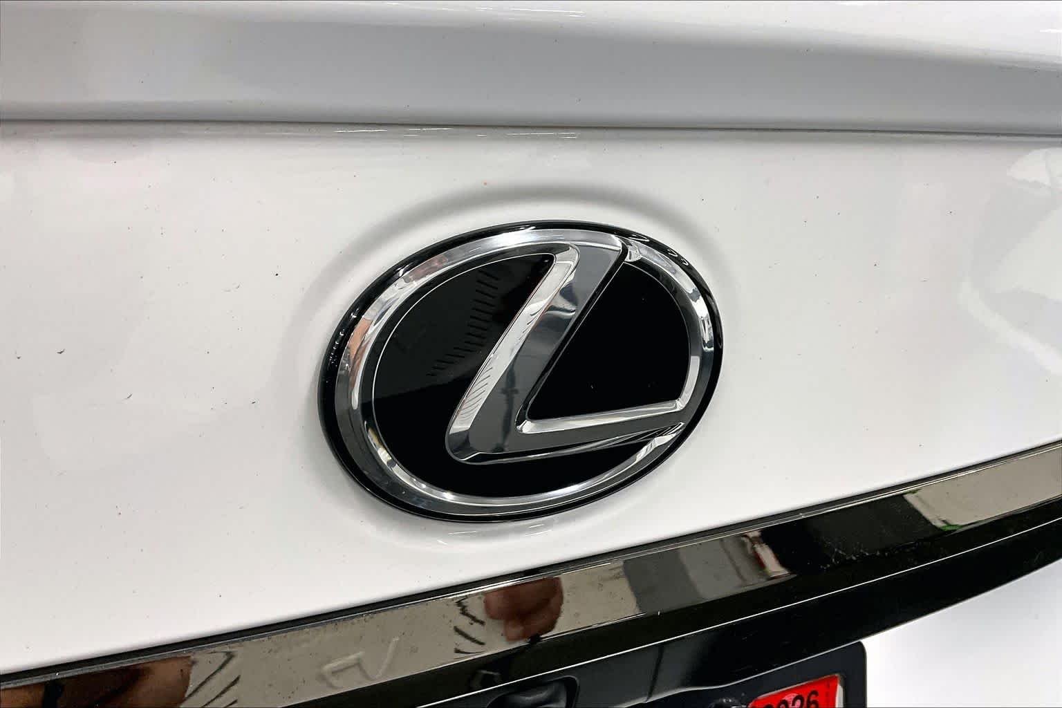 Used 2024 Ultra White Lexus F SPORT Handling image 30