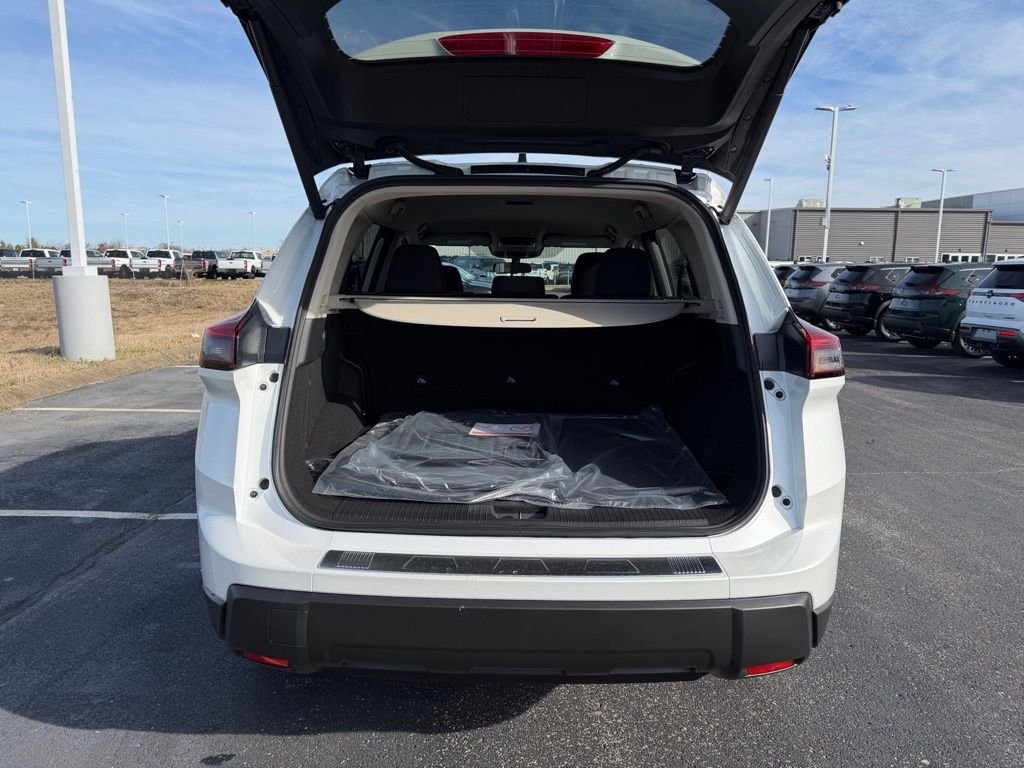 New 2026 Everest White Pearl TriCoat Nissan SV image 32