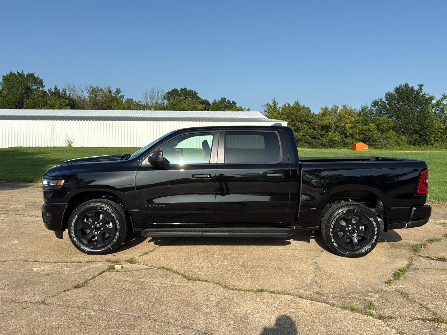 New 2026 Diamond Black Crystal Pearlcoat RAM Express image 4