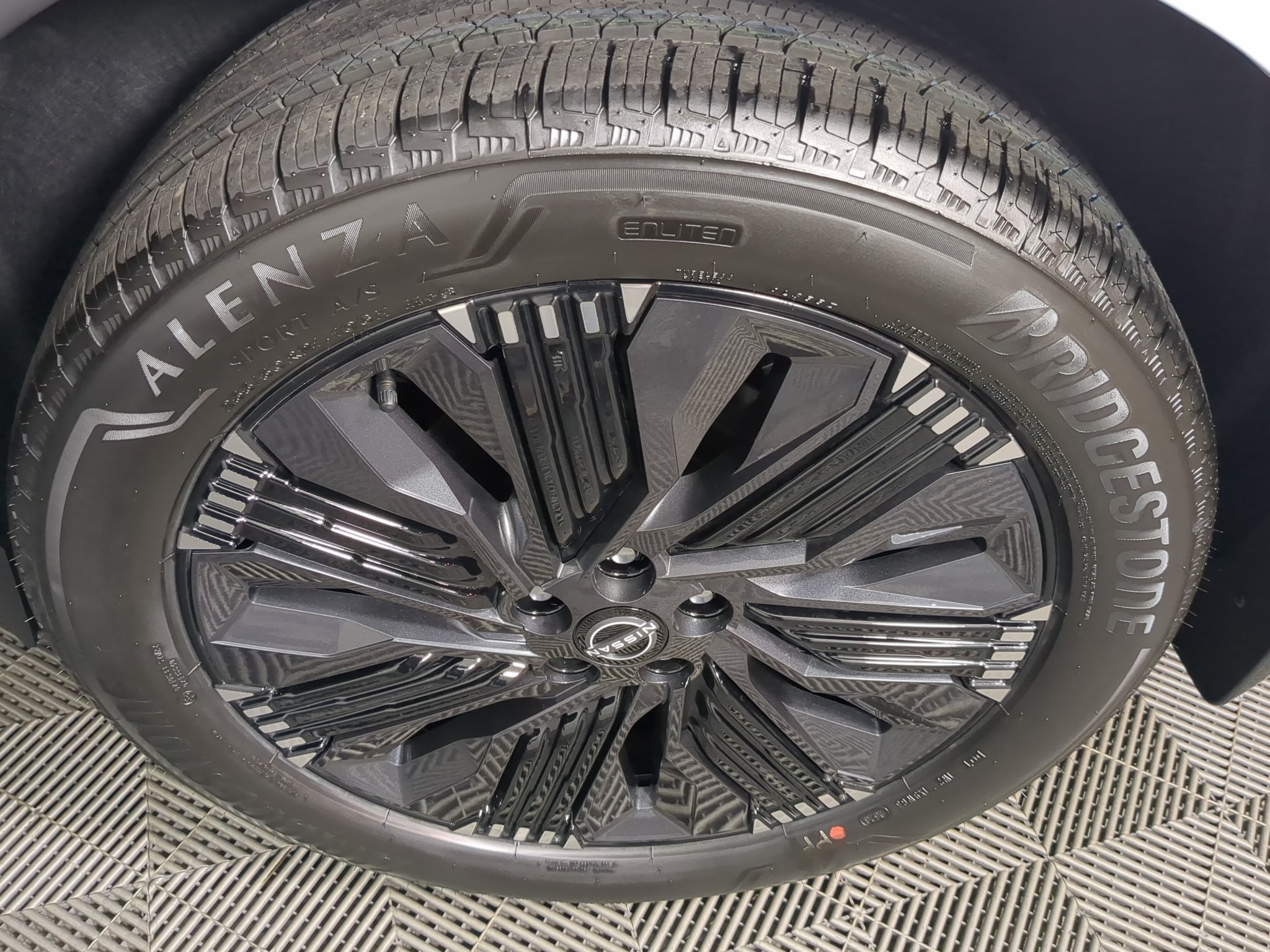 New 2027 Everest White Pearl TriCoat Nissan Platinum image 16