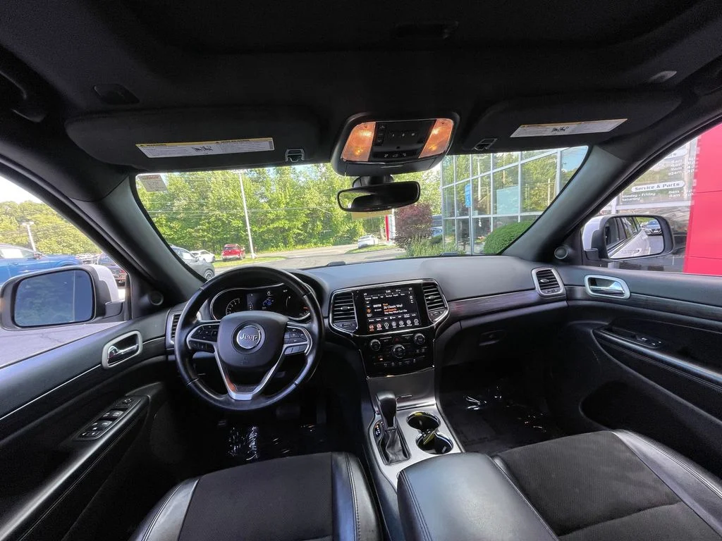 Used 2022 White Jeep Laredo X image 12