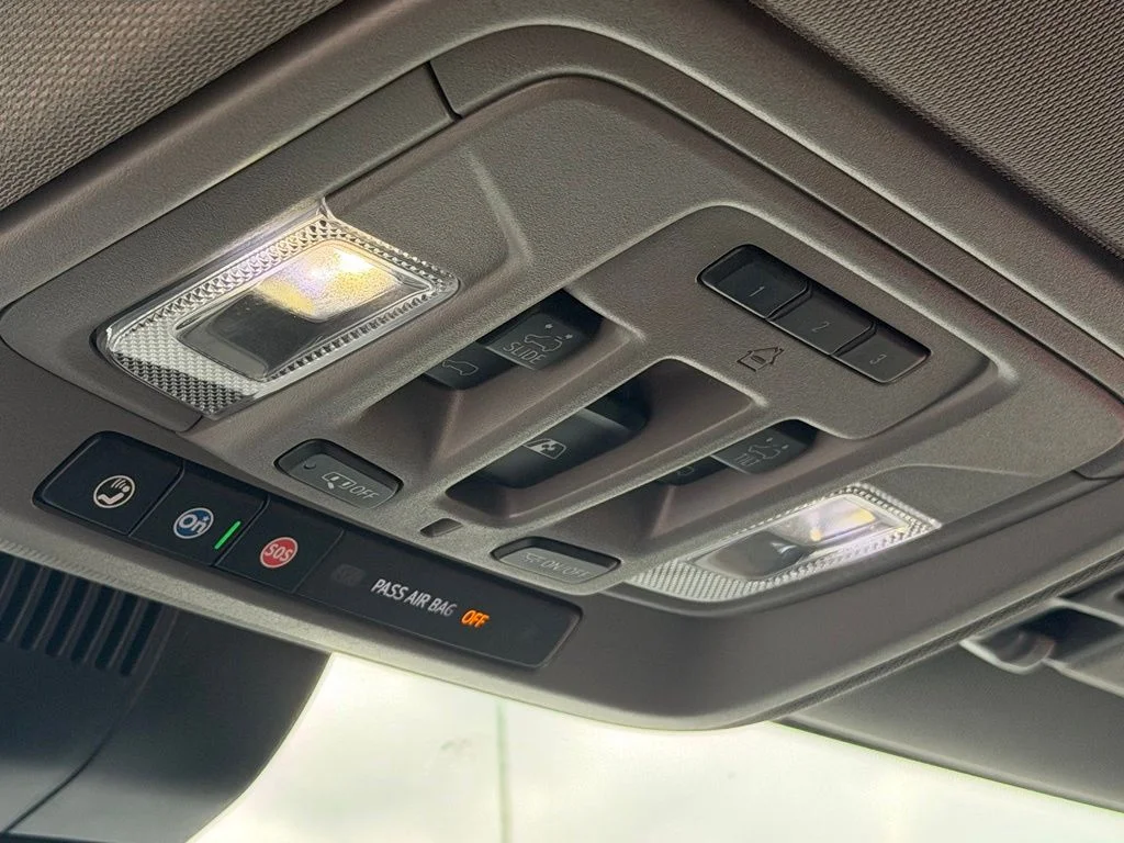 Used 2023 White GMC Denali image 25