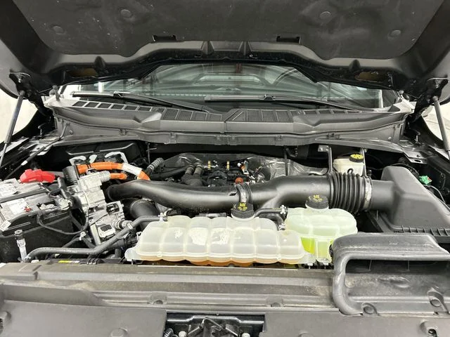 Used 2024  Ford Lariat image 6