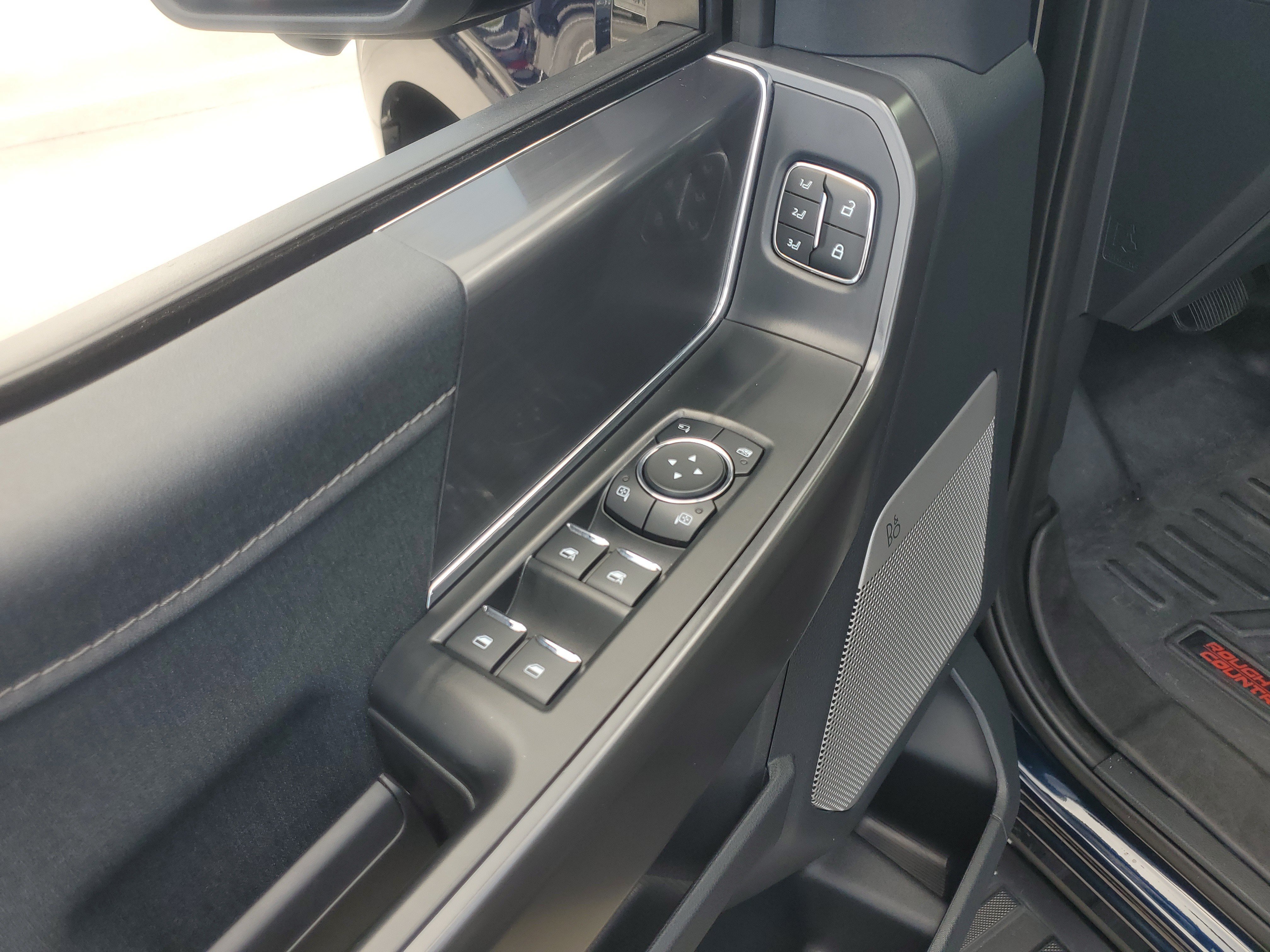 Used 2025 Antimatter Blue Metallic Ford LARIAT image 26