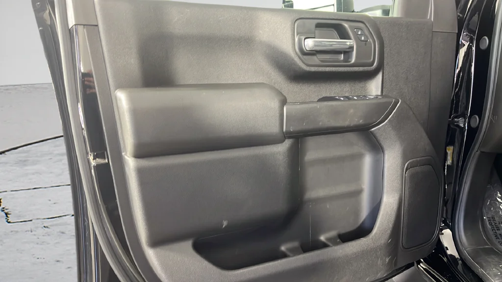 Used 2025 Black Chevrolet Custom image 36