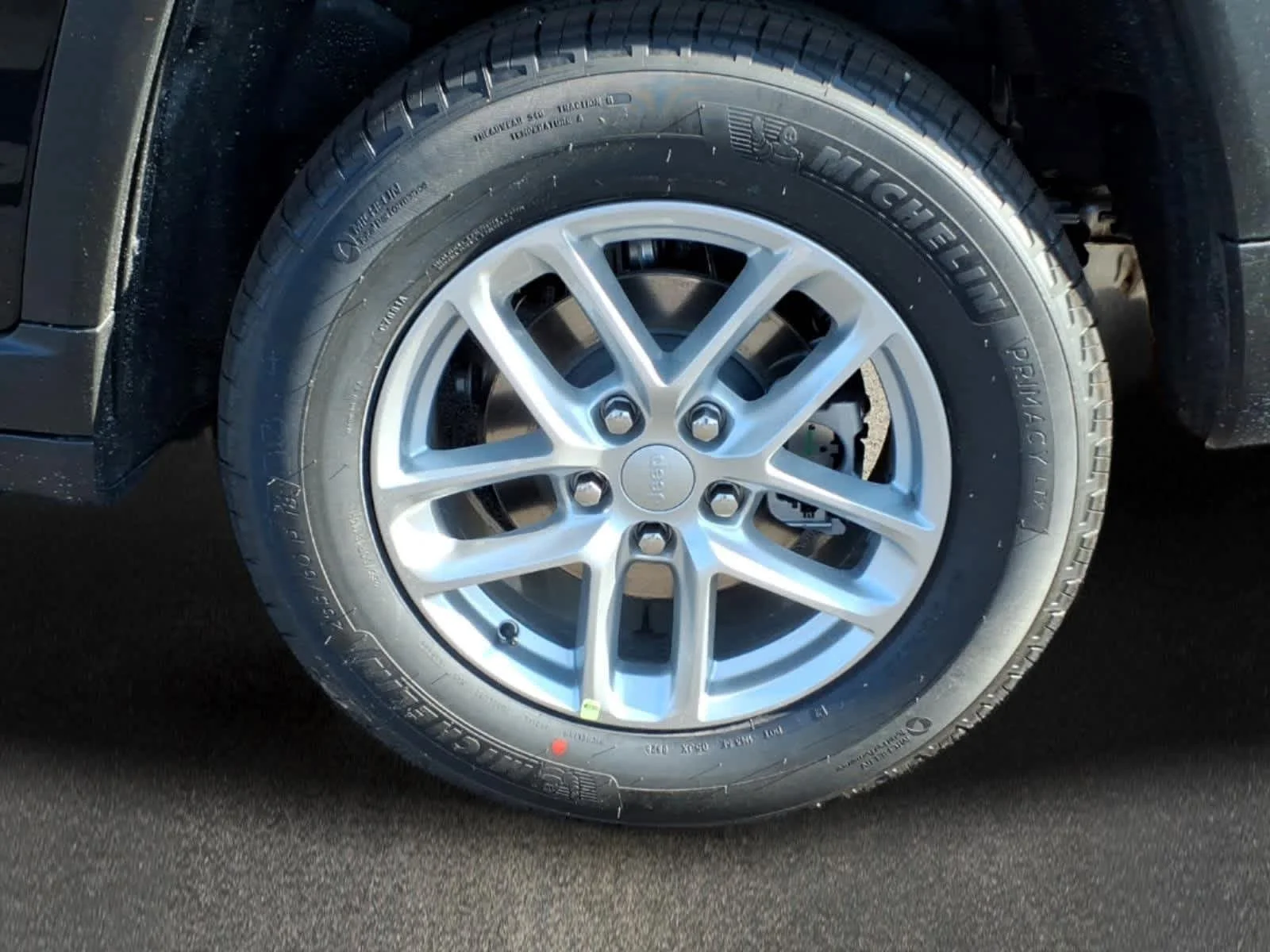 New 2026 Diamond Black Crystal Pearlcoat Jeep Laredo image 9