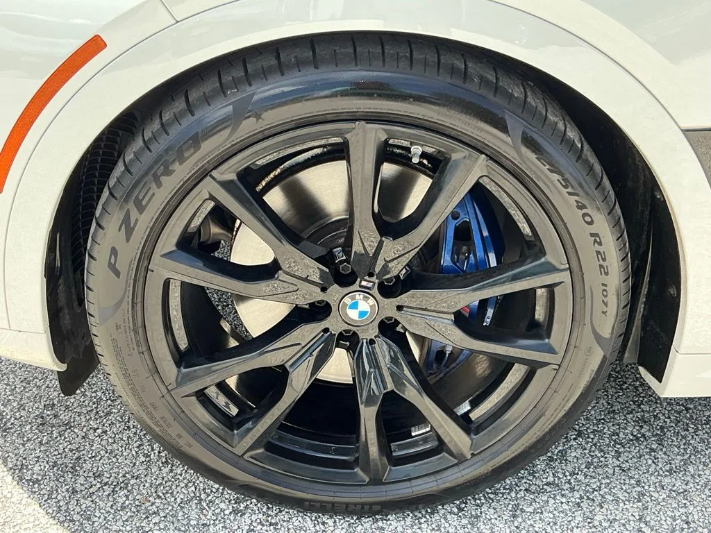 Used 2023 White BMW M60i image 29