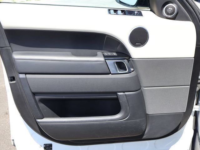 Used 2020  Land Rover HSE Dynamic image 10