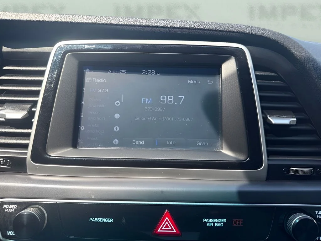 Used 2019 Red Hyundai SE image 13