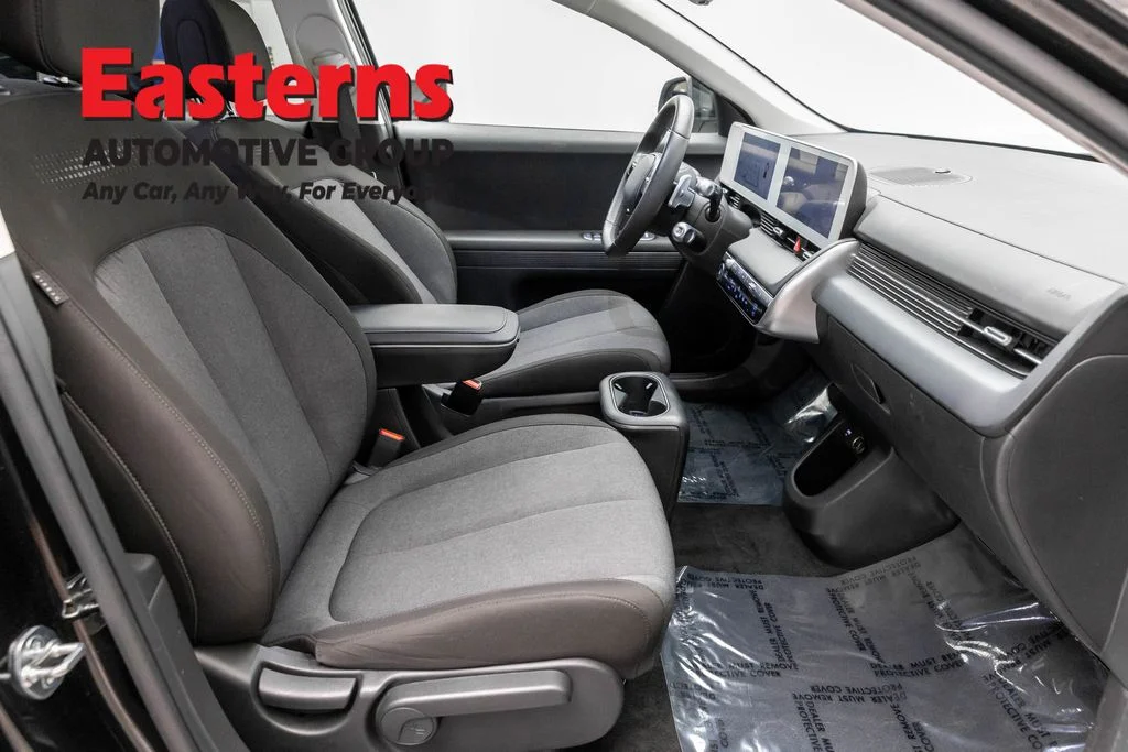 Used 2024 Black Hyundai SEL image 21