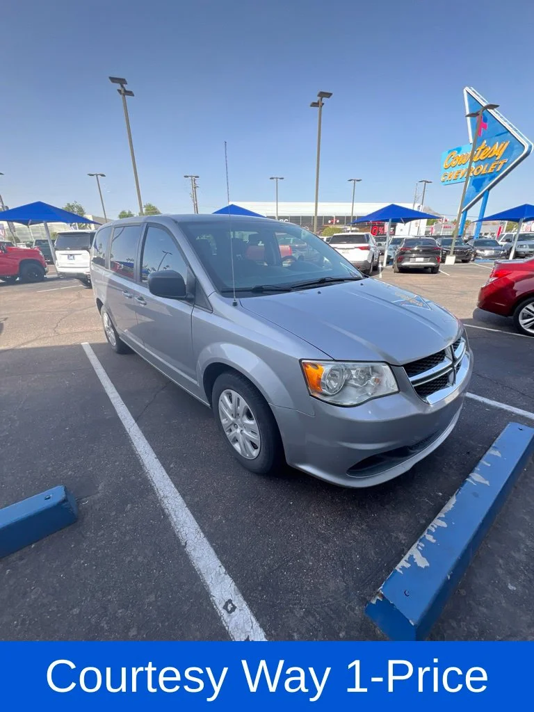 Used 2018 Silver Dodge SE image 4