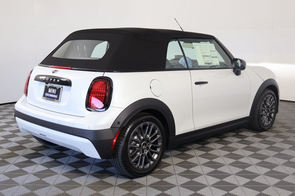 New 2026 White MINI Signature Plus image 2