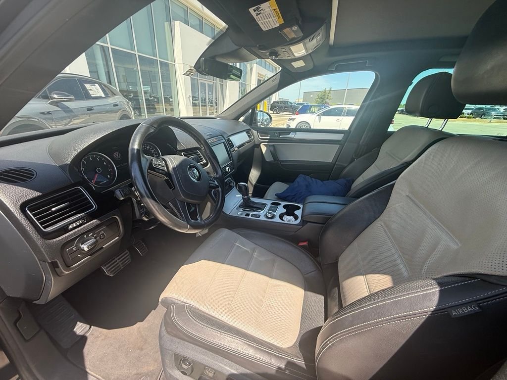 Used 2017 Blue Volkswagen V6 image 8