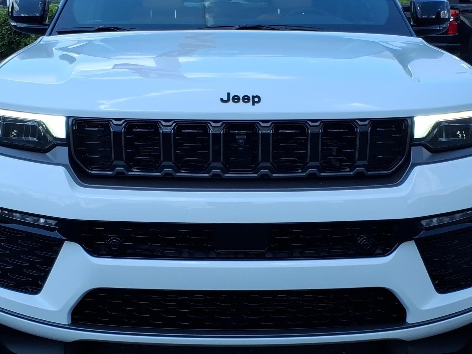 New 2026 Bright White Clear-Coat Exterior Paint Jeep Summit image 15