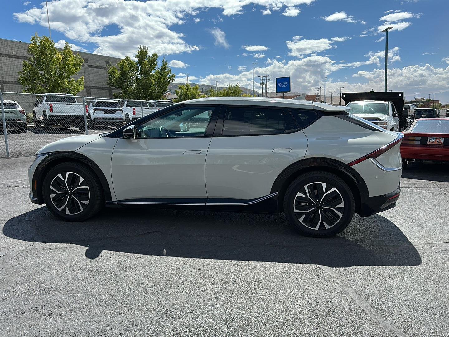 Used 2022 White Kia Wind image 18