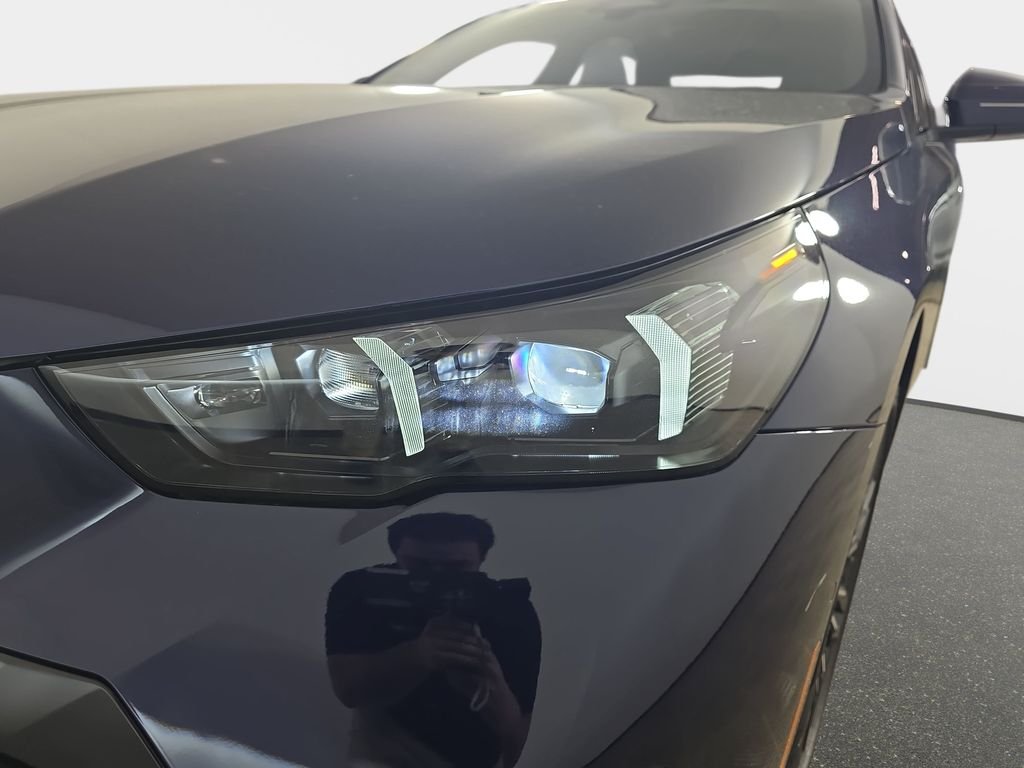 New 2027 Tanzanite Blue II Metallic BMW 540i xDrive image 33