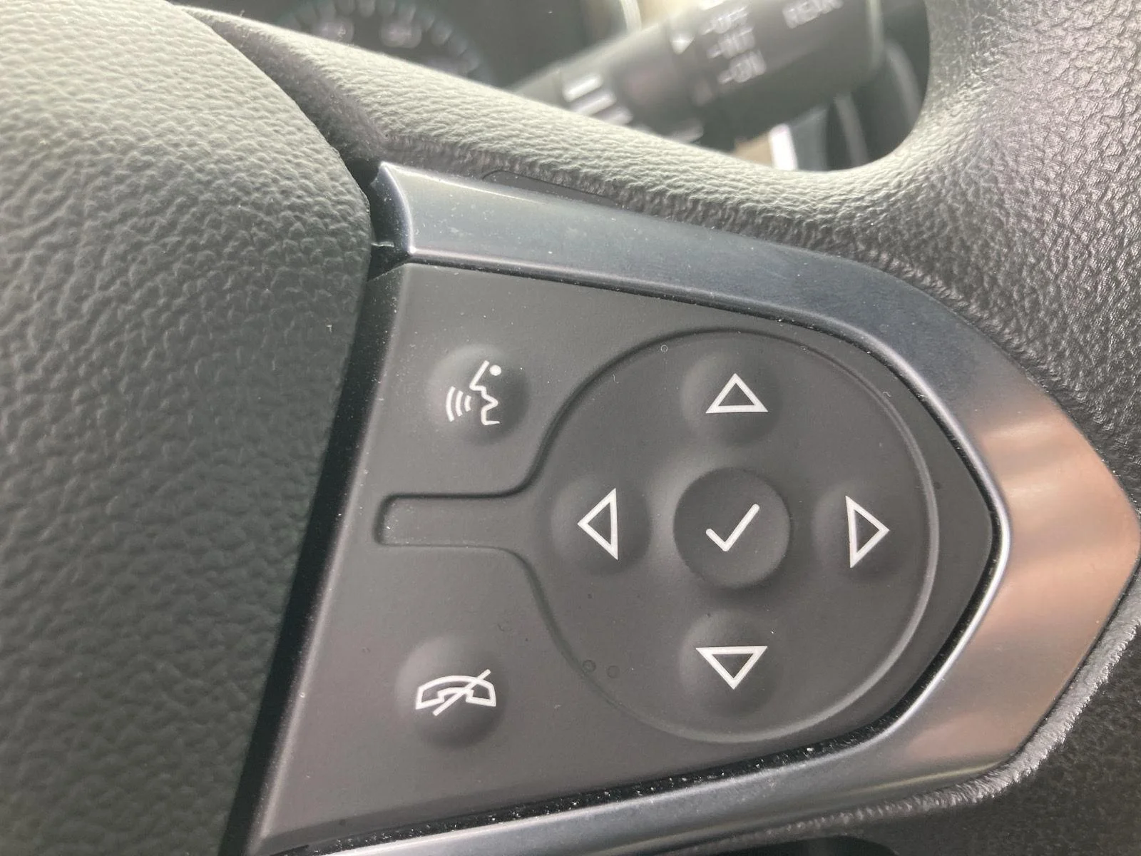 Used 2023 Wh Chevrolet  image 13