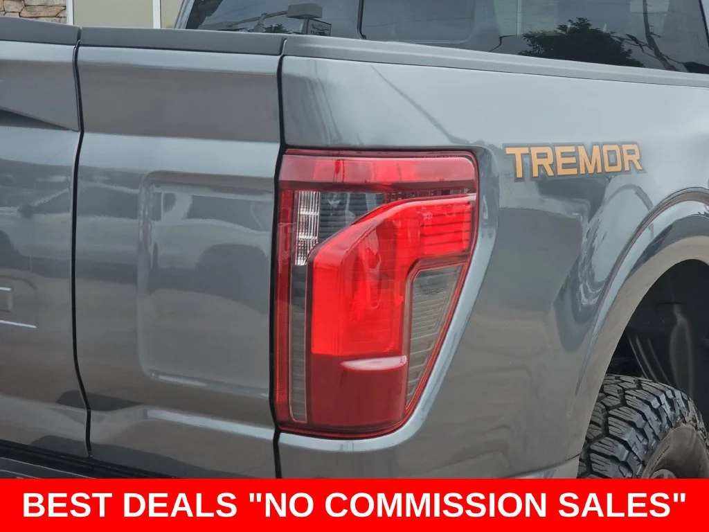 New 2026 Carbonized Gray Metallic Ford Tremor® image 40