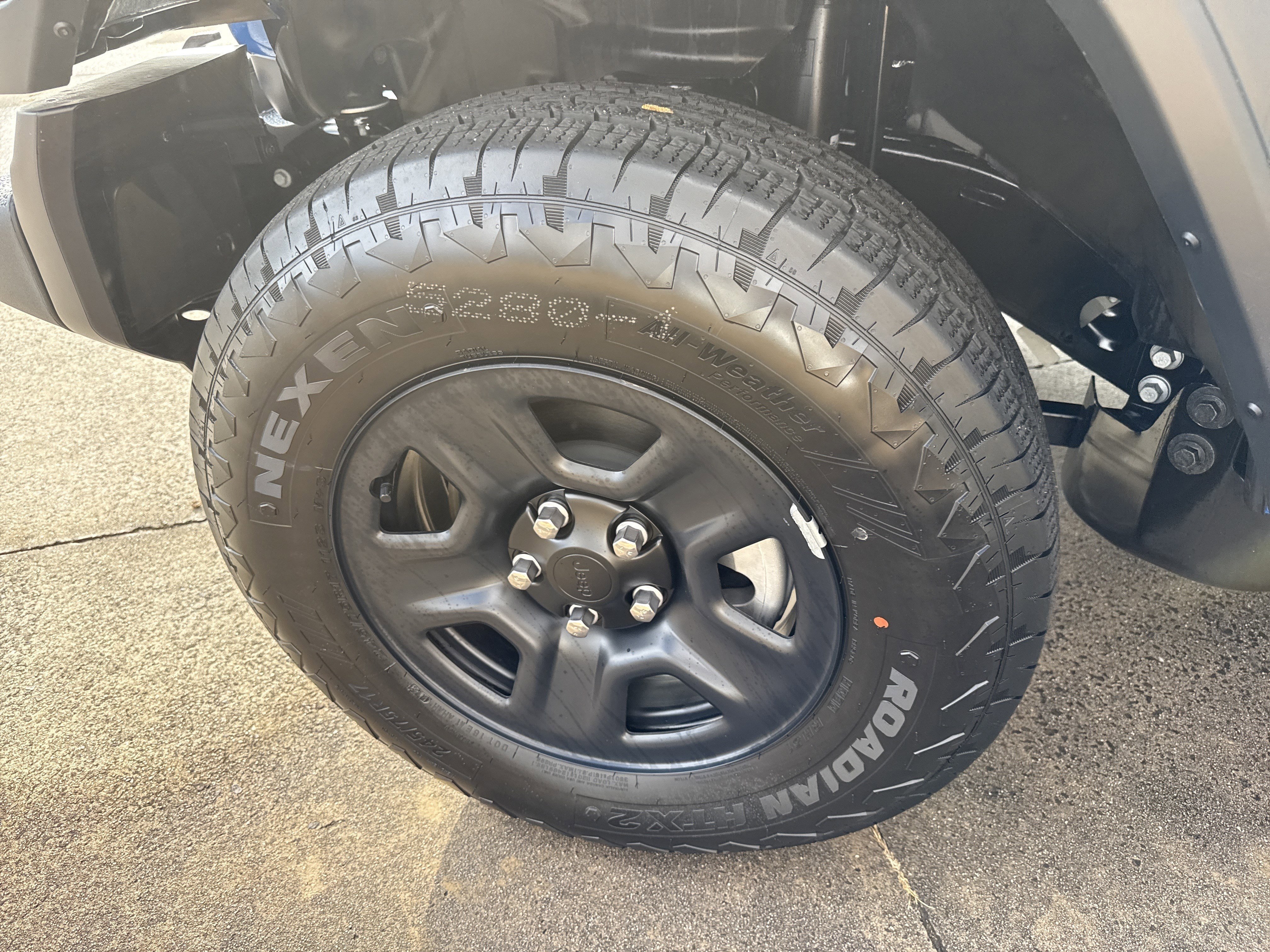 New 2026 Hydro Blue Pearl-Coat Exterior Paint Jeep Sport image 11