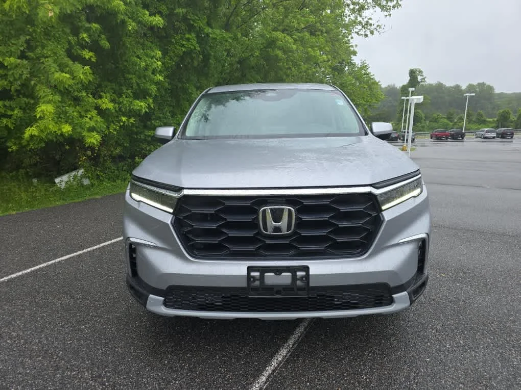 Certified Used 2025 Lunar Silver Metallic Honda EX-L+ image 2